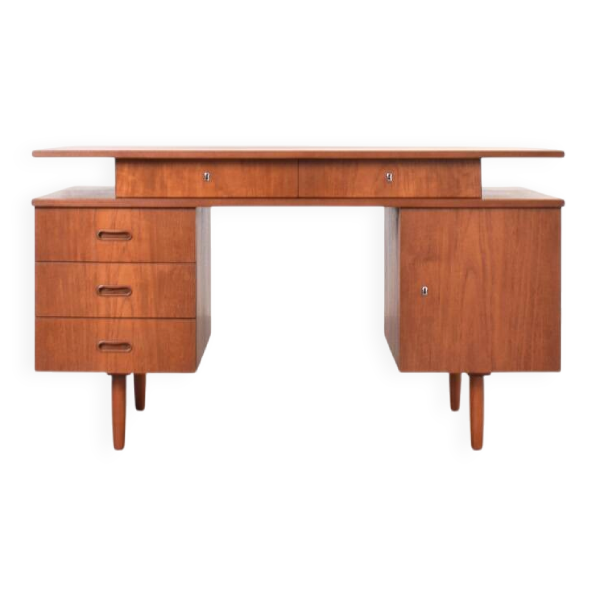 Bureau en teck des années 1960.