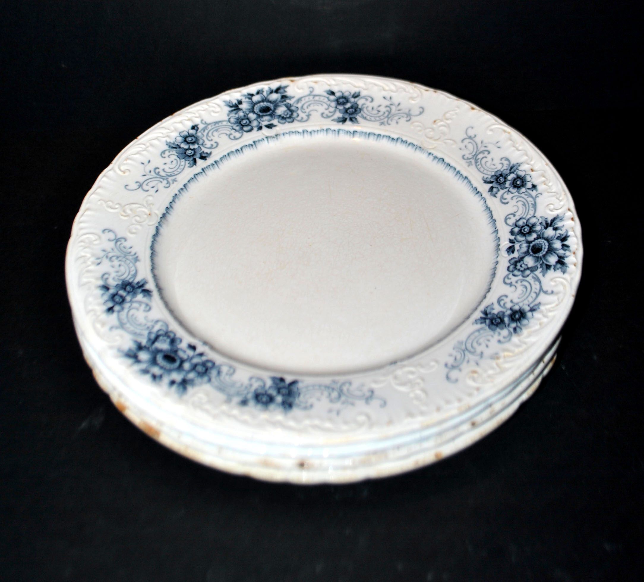 Sarreguemines set of 4 antique Aïda flat plates in earthenware from Sarreguemines U&C 19th century.