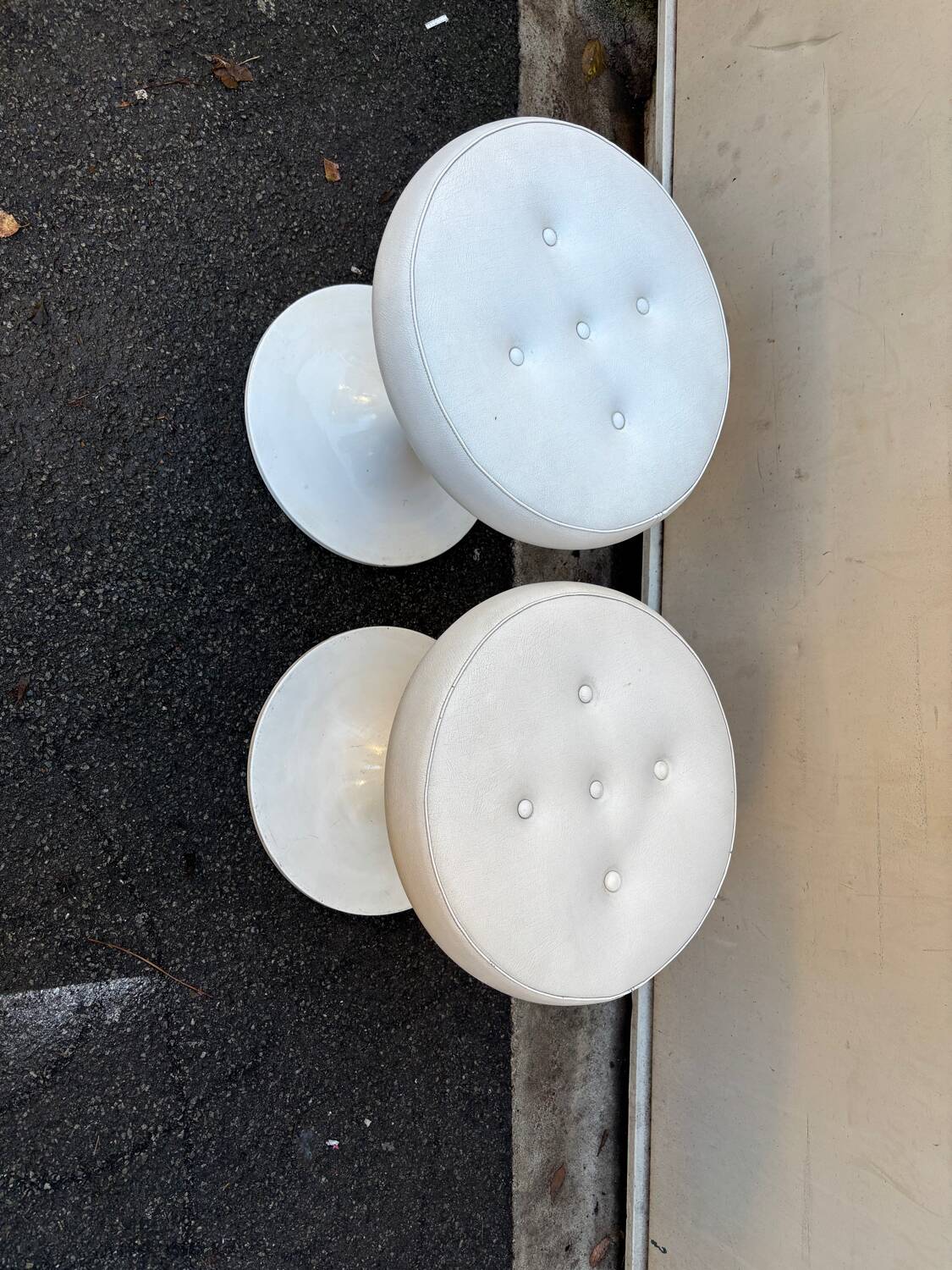 Paire de tabourets pied tulipe années 70’
