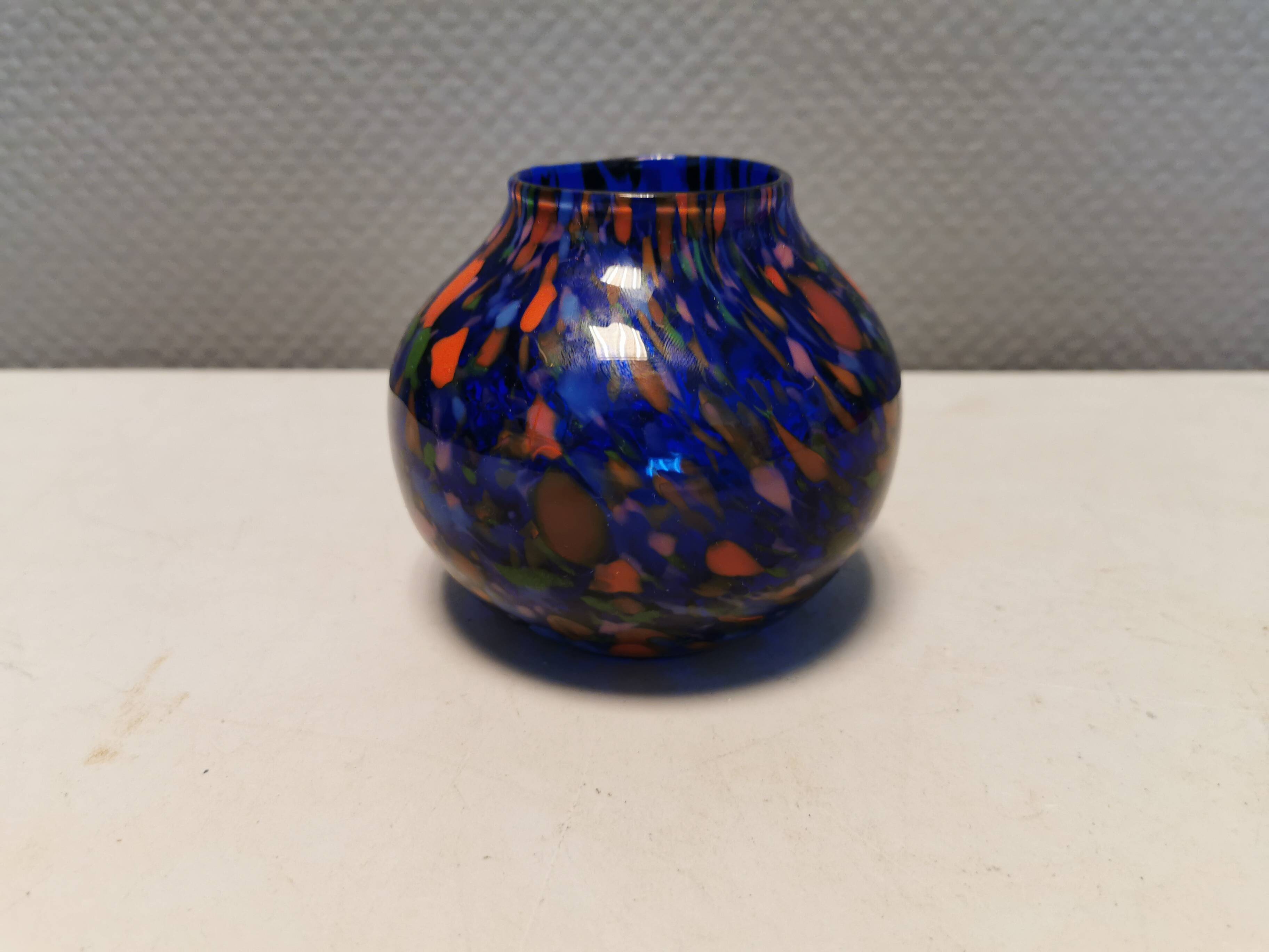 Beautiful mouth-blown ‘Plutta’ glass vase