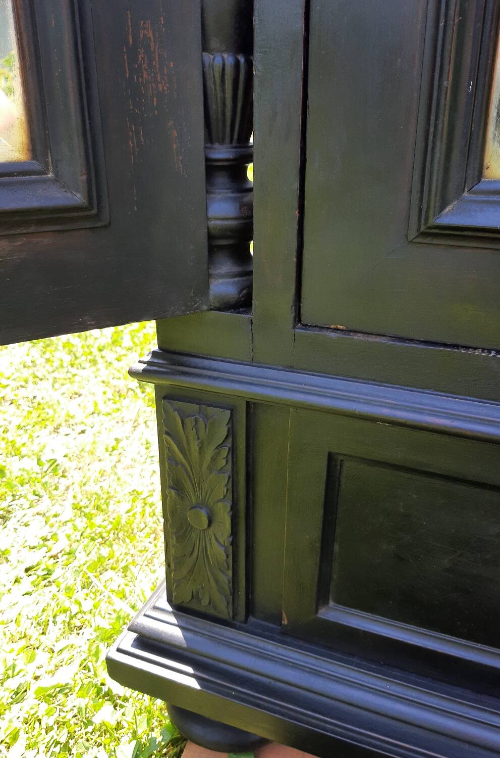 Dressmaker's cabinet with beveled triptych mirrors. (Mirror cabinet)