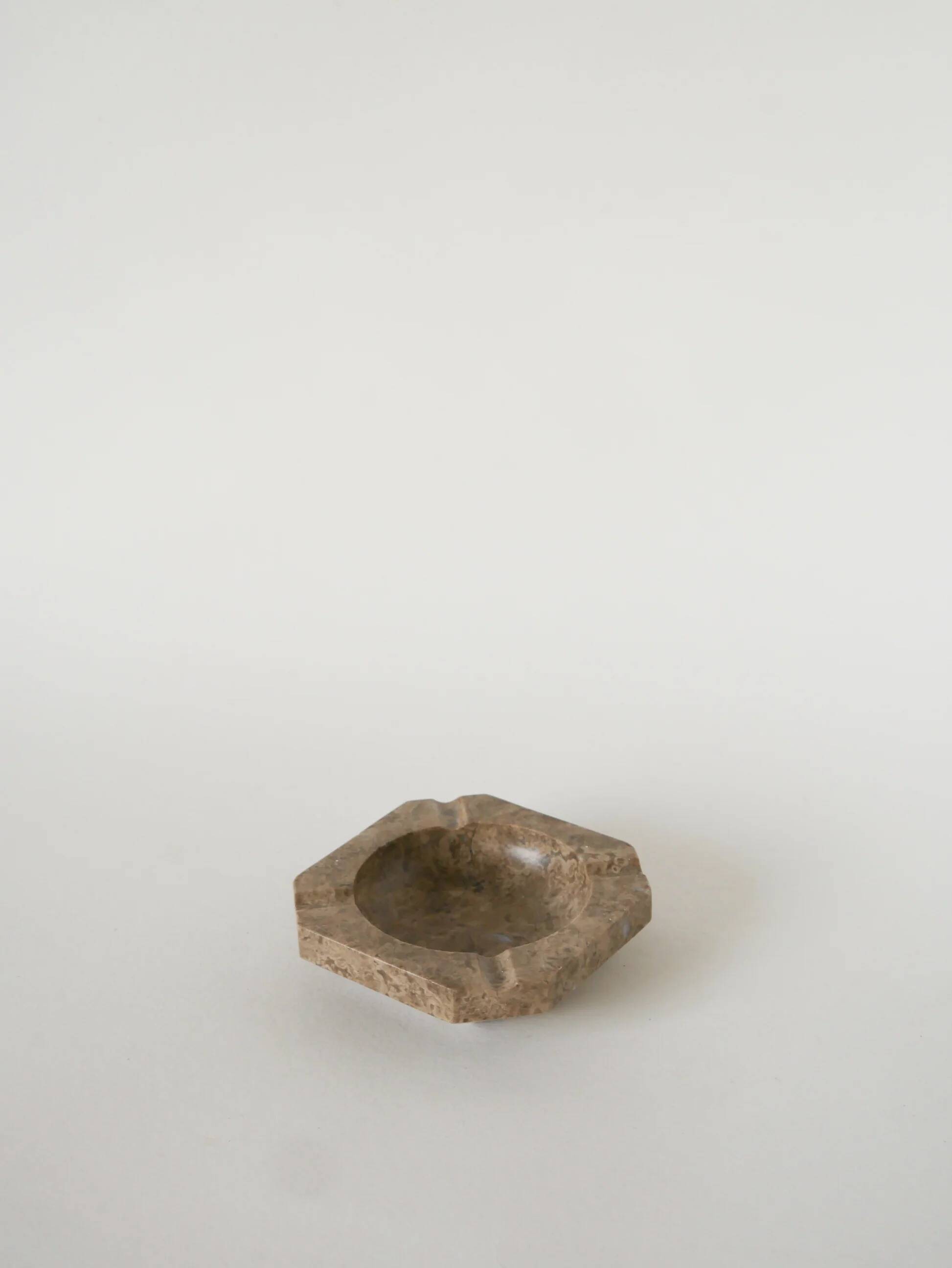 Cendrier en marbre, forme hexagonale, gris, 1970
