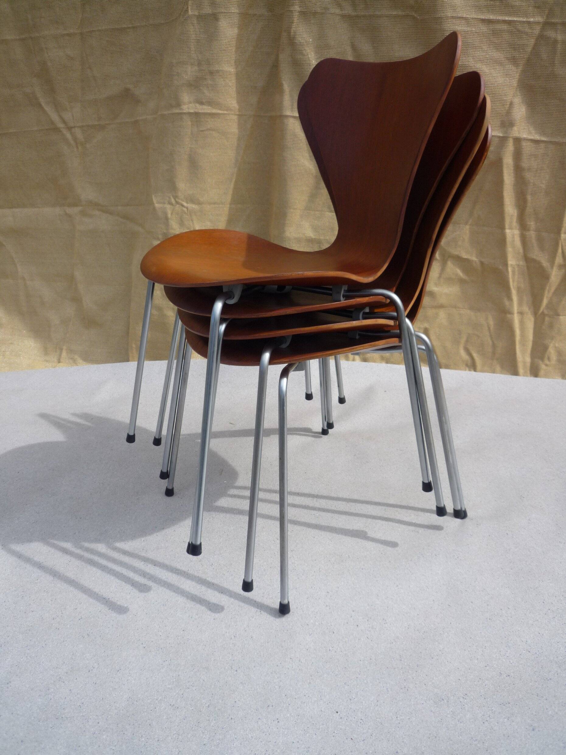 4 chaises Arne Jacobsen en teck Mod.3107