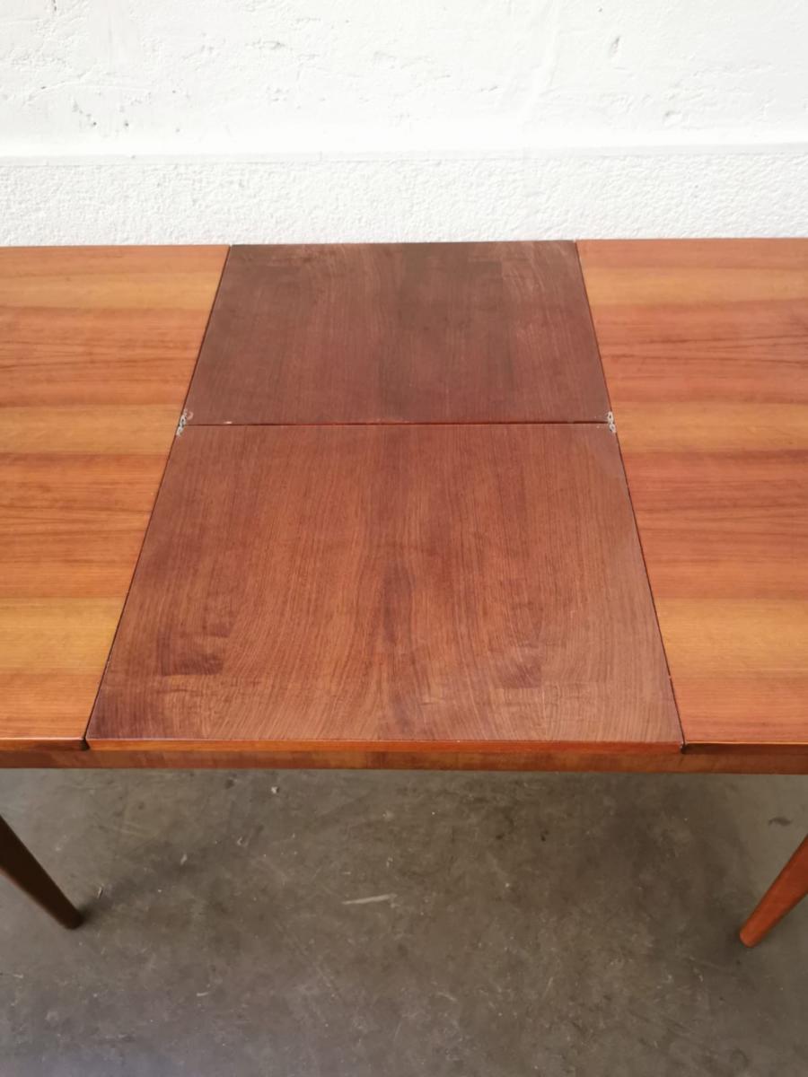 Table with wallet extensions