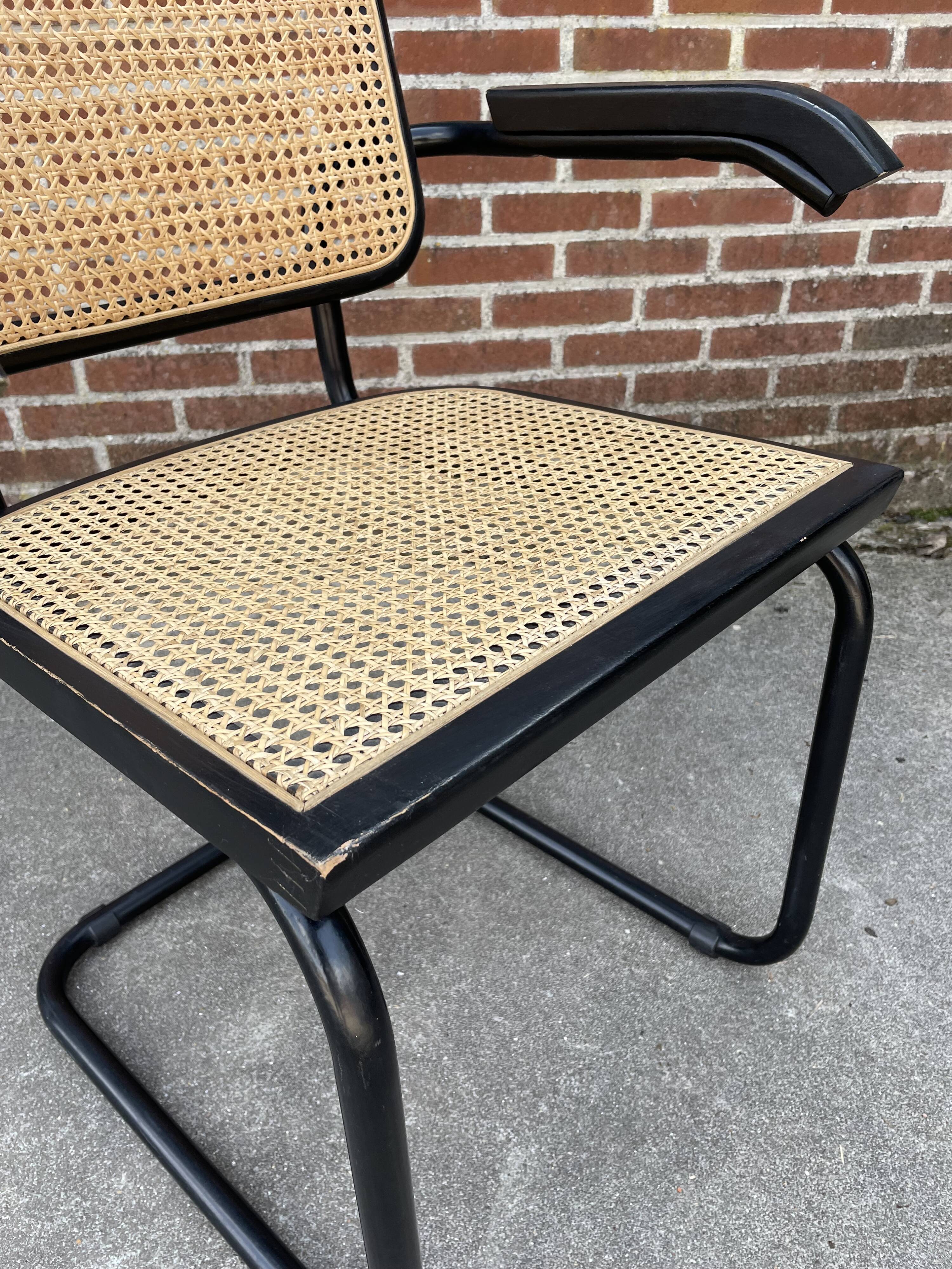 Cesca chair B64 with armrests by Marcel Breuer Design in black