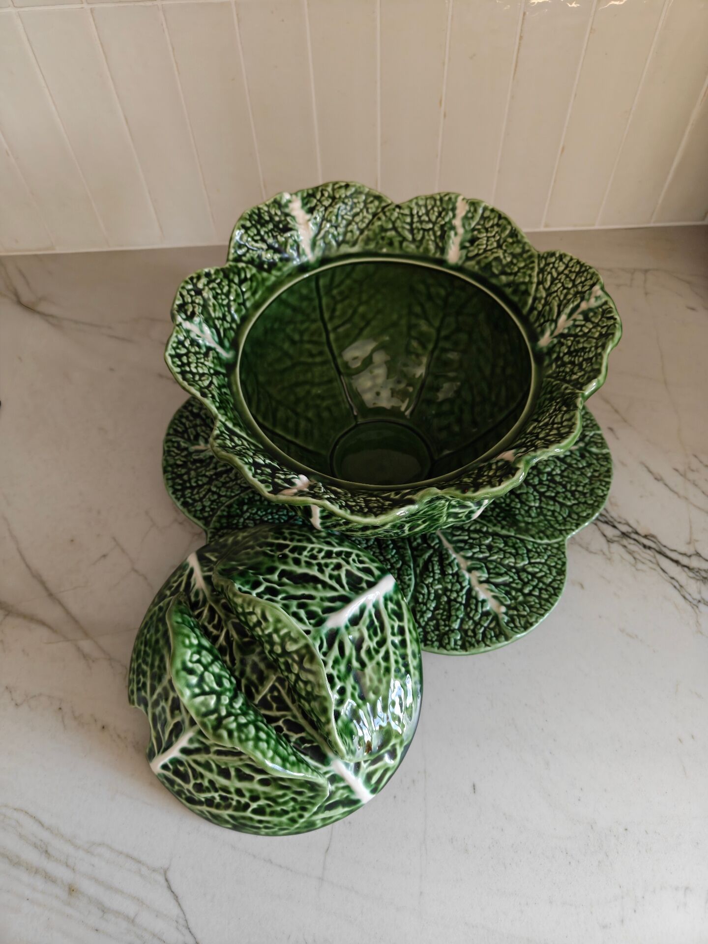 Chou soup tureen
