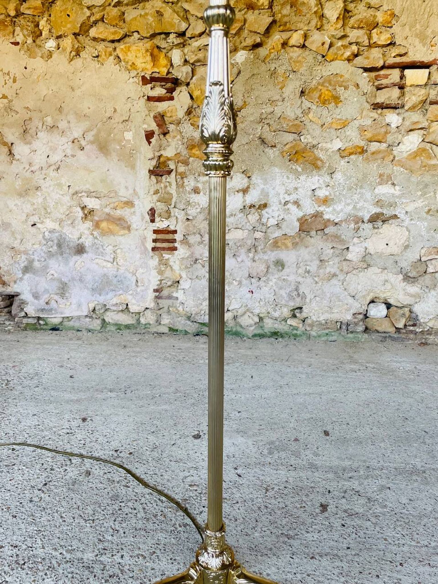 Lampadaire laiton vintage, tripode circa 1960s