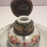 Encrier ancien en porcelaine et laiton