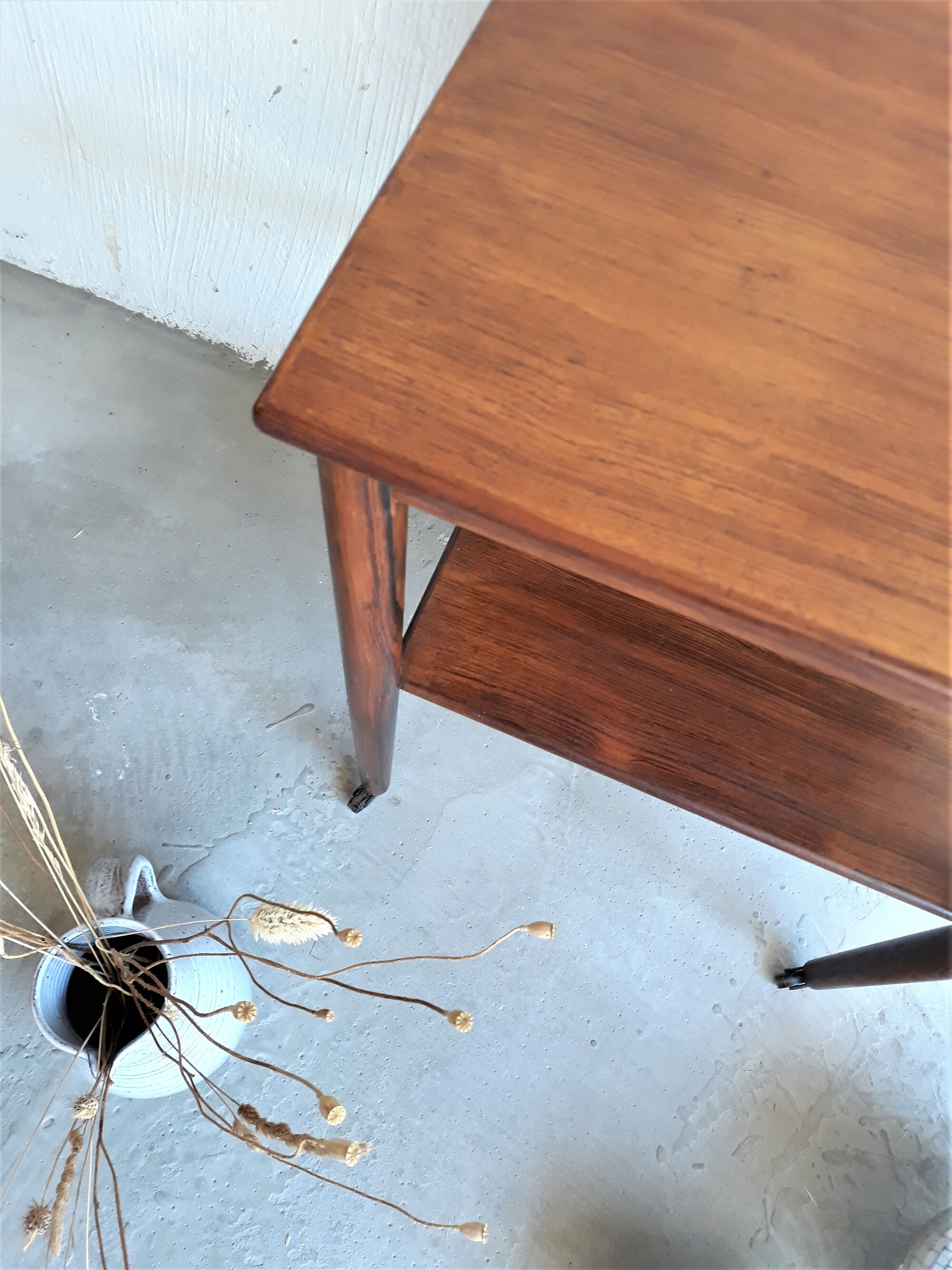 Guéridon porte plante table d'appoint en teck 1960