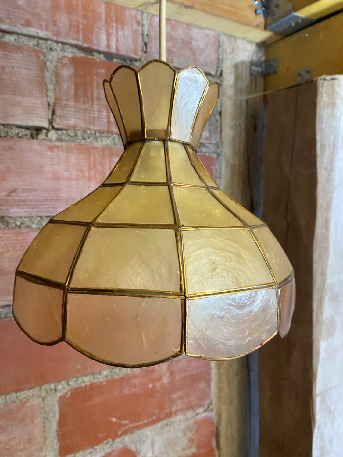 Suspension ancienne art Deco nacre & laiton 70’s