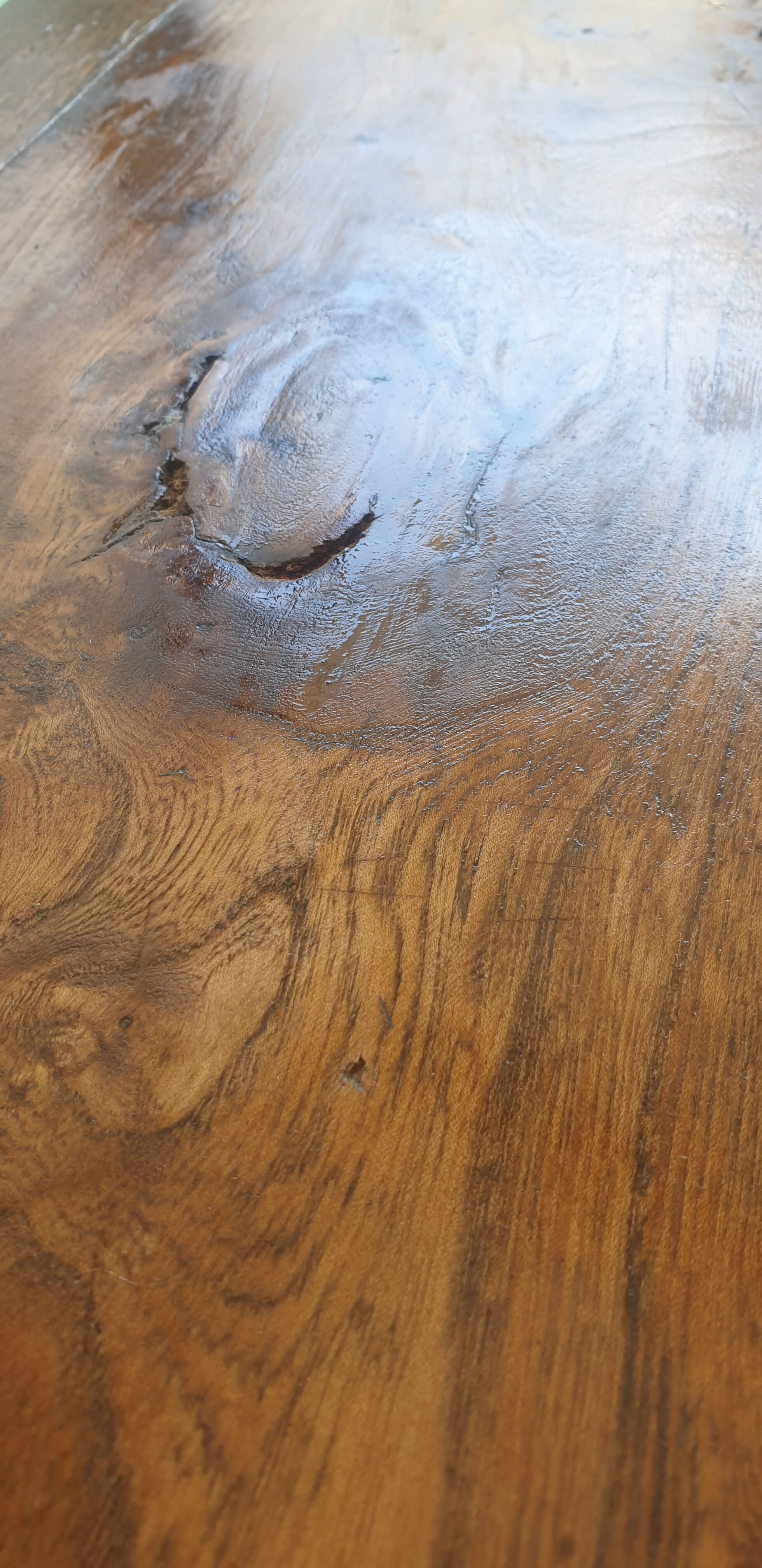 Table basse de monastère