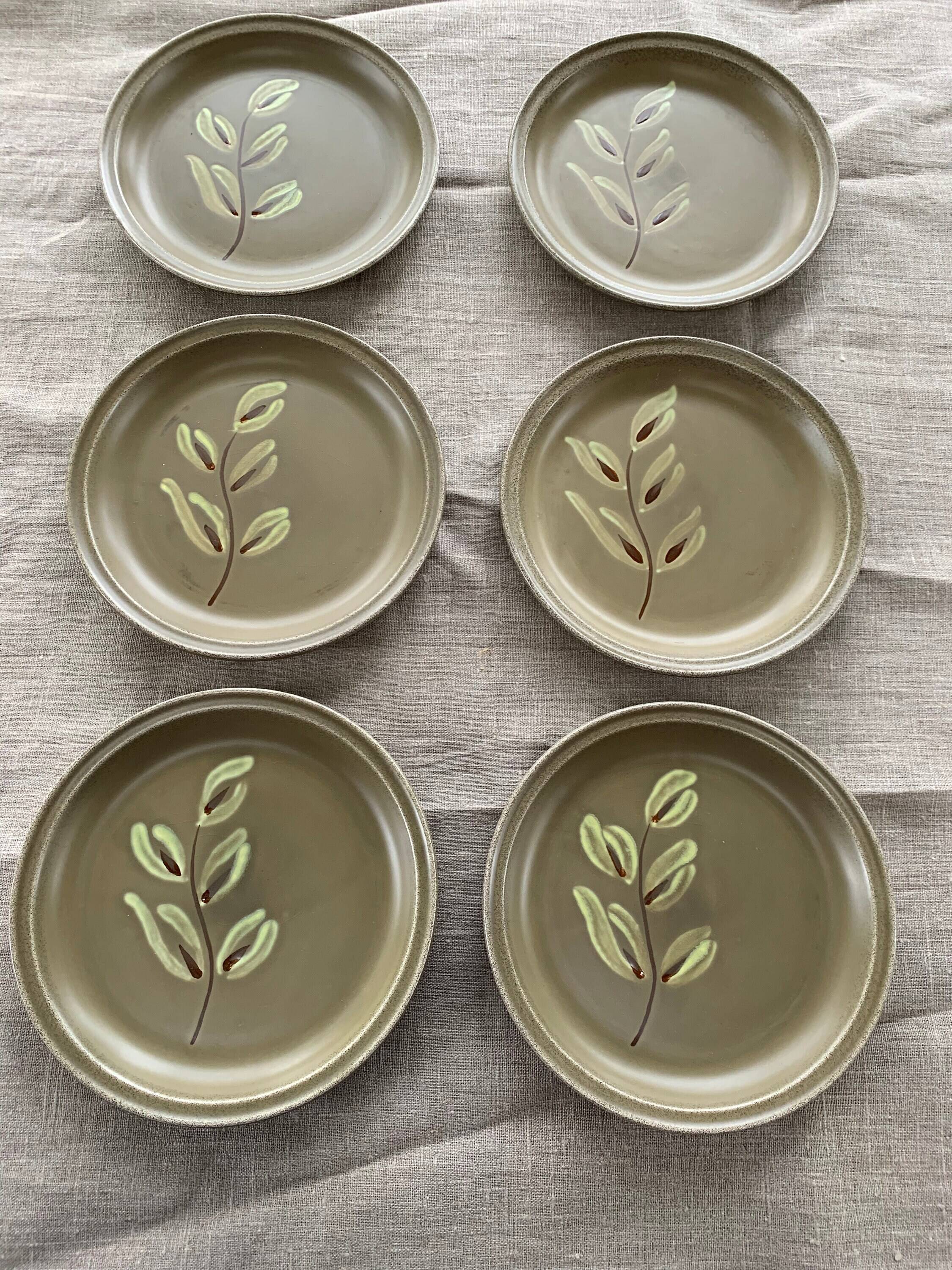 6 petites assiettes a dessert peintes a la main, Atelier du Revernay,