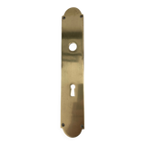 Plaque de poignée de porte en laiton avec entrée de serrure.