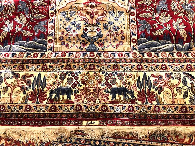 Wool carpets, cloisonné decorations of birds and gardens, mechanical weaving. New condition.
