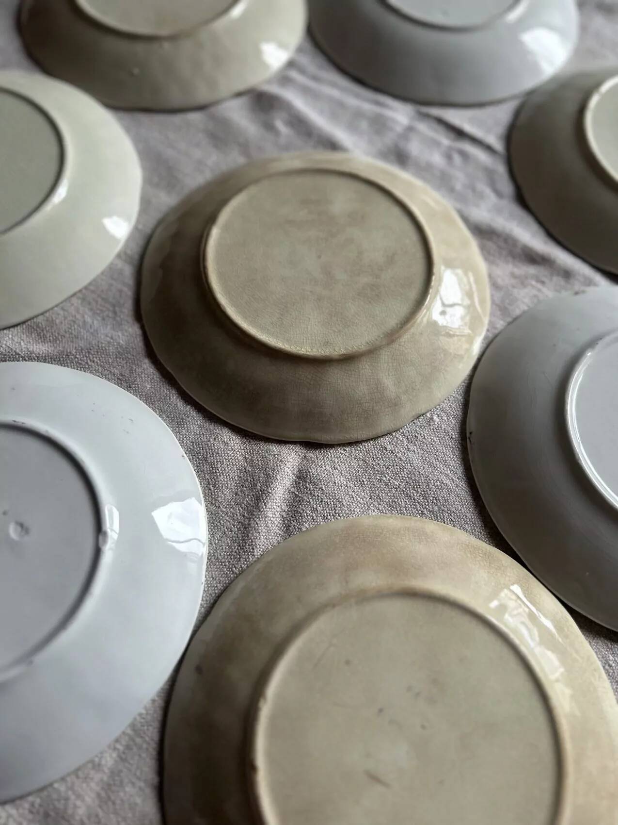 Set of eight flat dessert plates in barbotine earthenware with grape decoration – circa 1900.