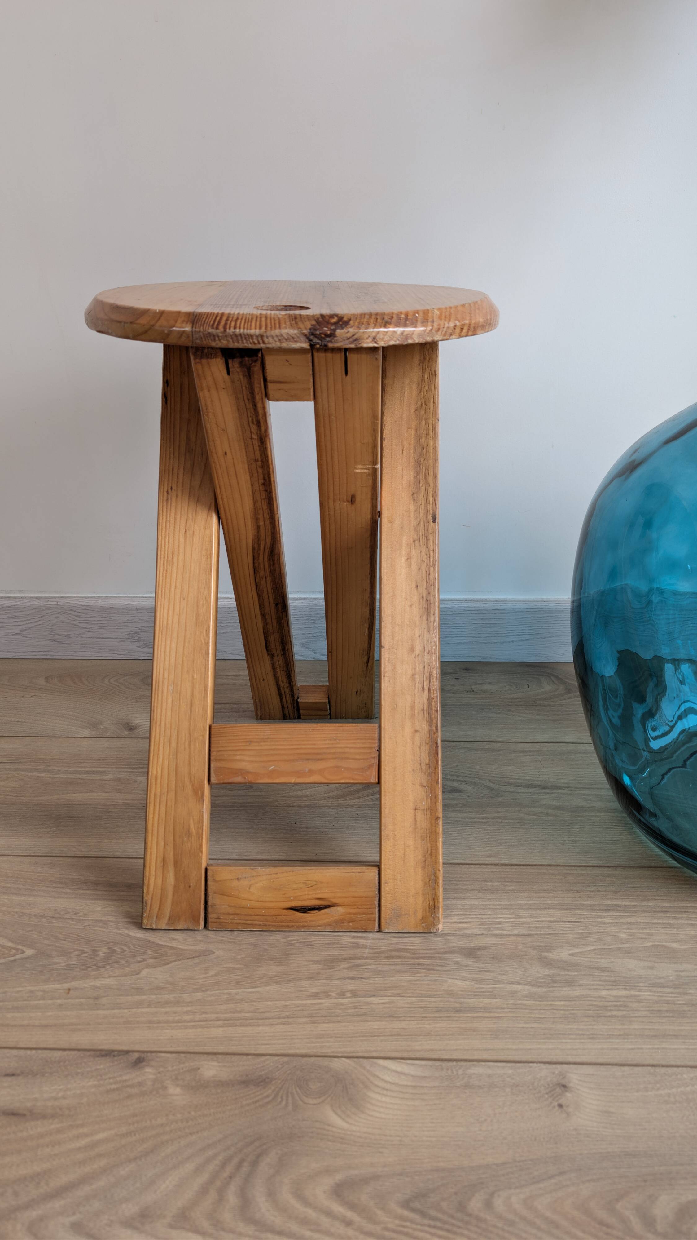 Folding stool TS attributed to Roger Tallon – French design from the 1970s.
