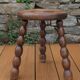 Tabouret tripode en bois, pieds en bois tourné