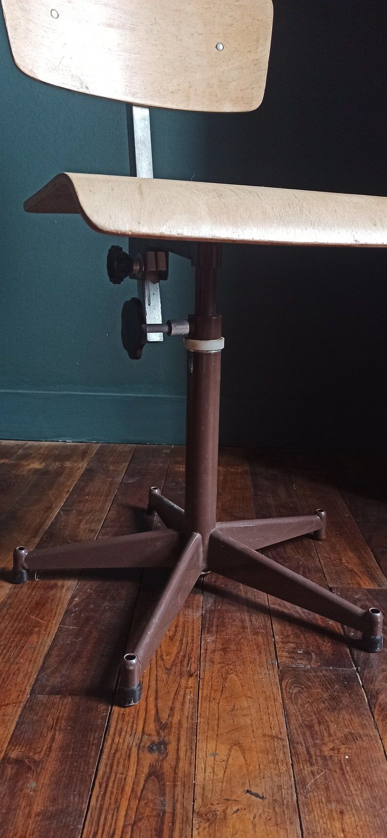 Vintage swivel workshop chair