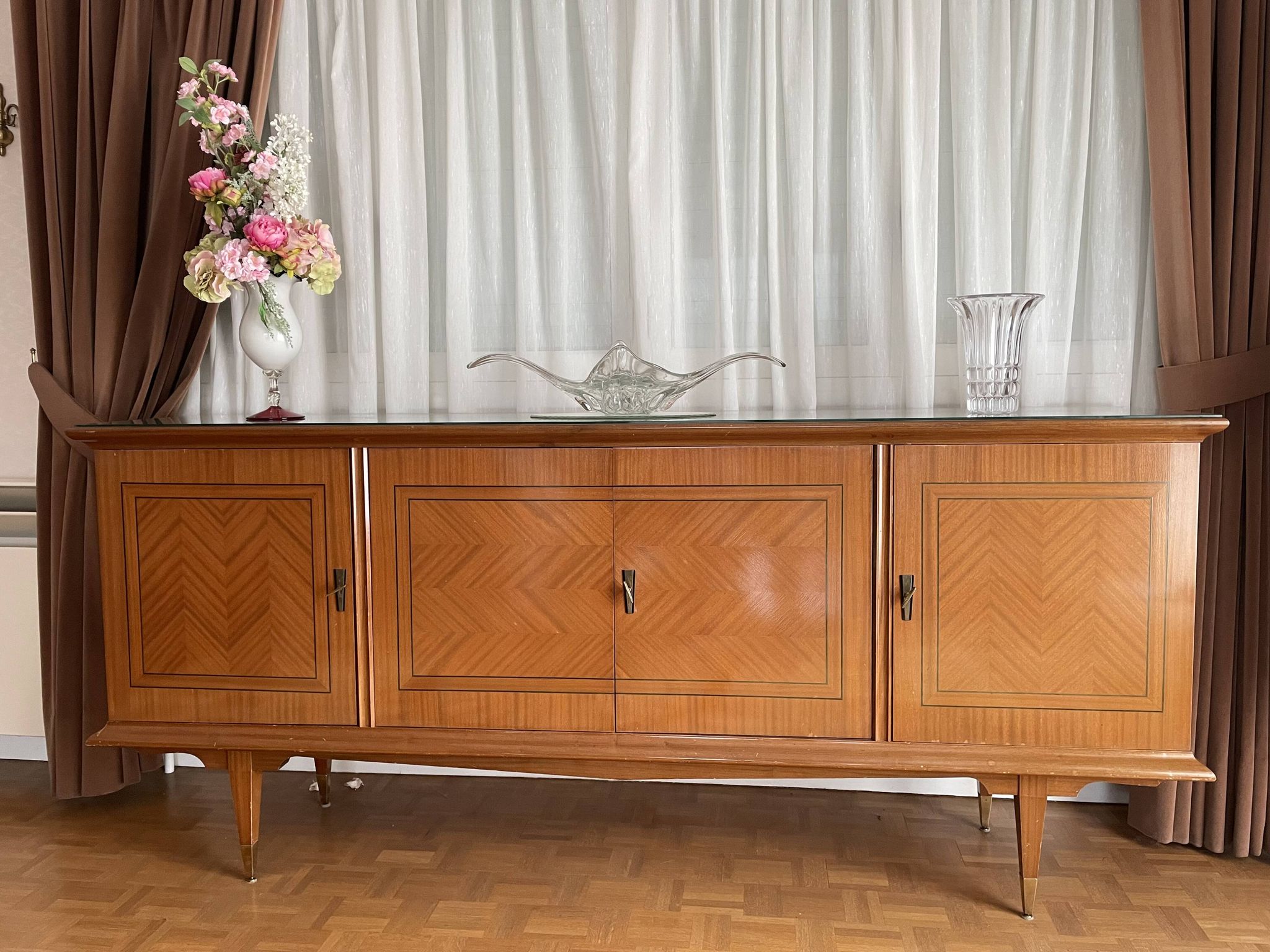 Vintage 4-door sideboard with wood veneer and glass top