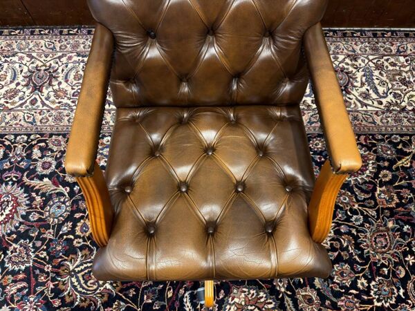 Chaise de bureau Chesterfield anglaise, chaise de président.