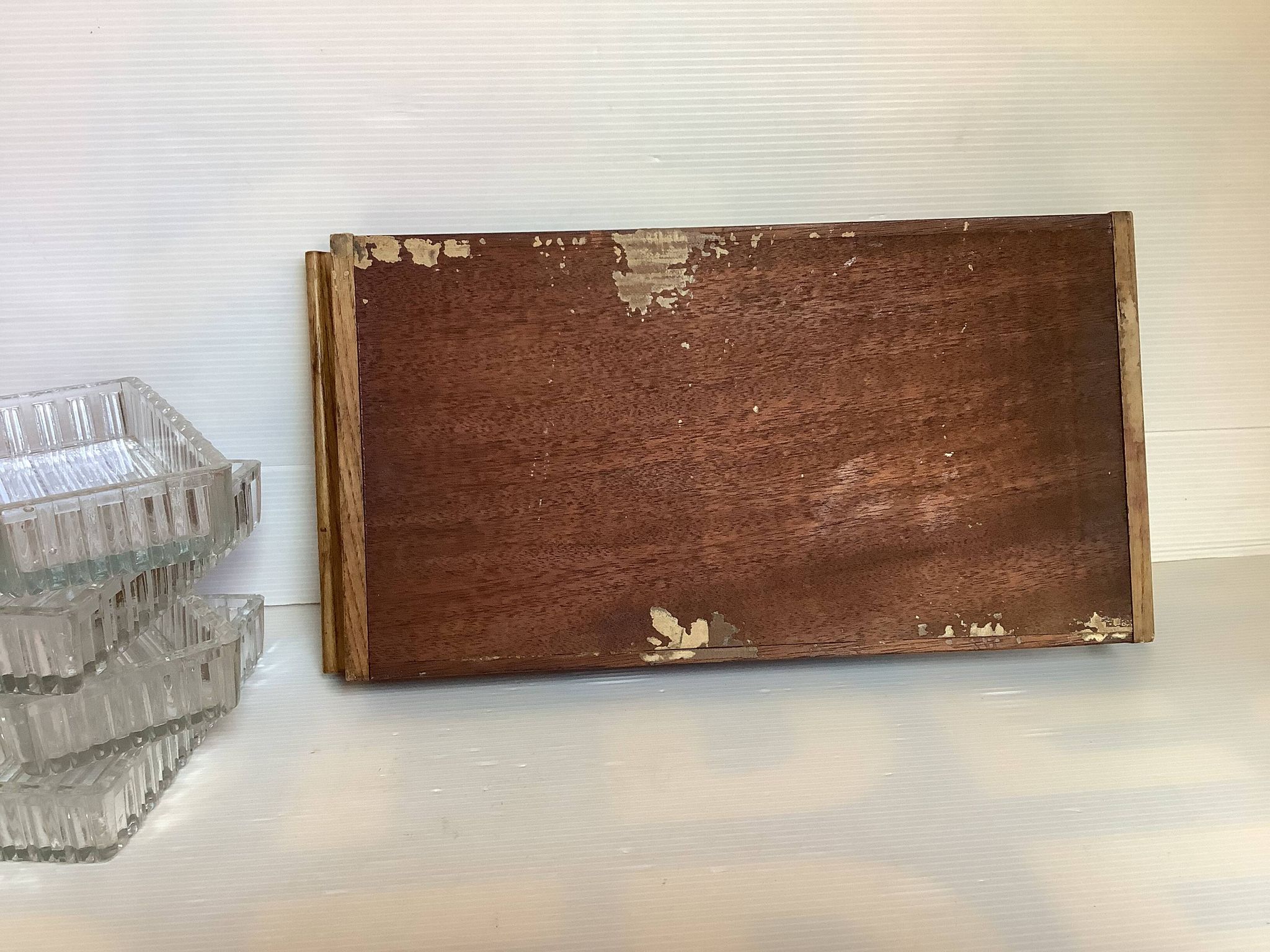 Ancien plateau bois serviteur et raviers en verre moulé