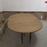 Extendable half-moon round oak table for 2 to 8 people