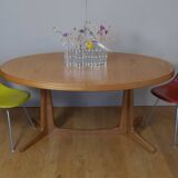 Oak oval table with extension cords