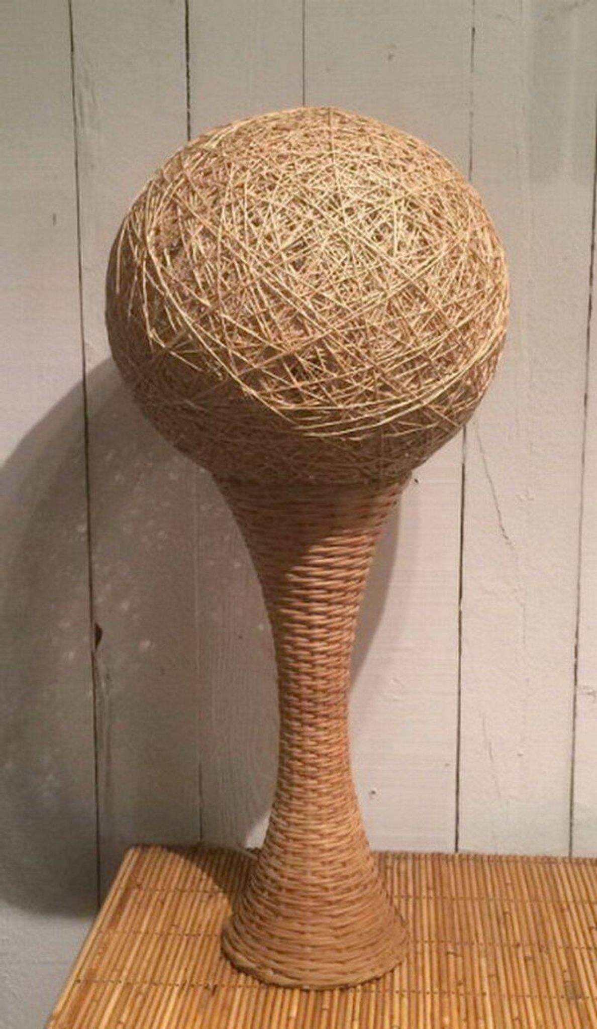 Grande lampe en rotin