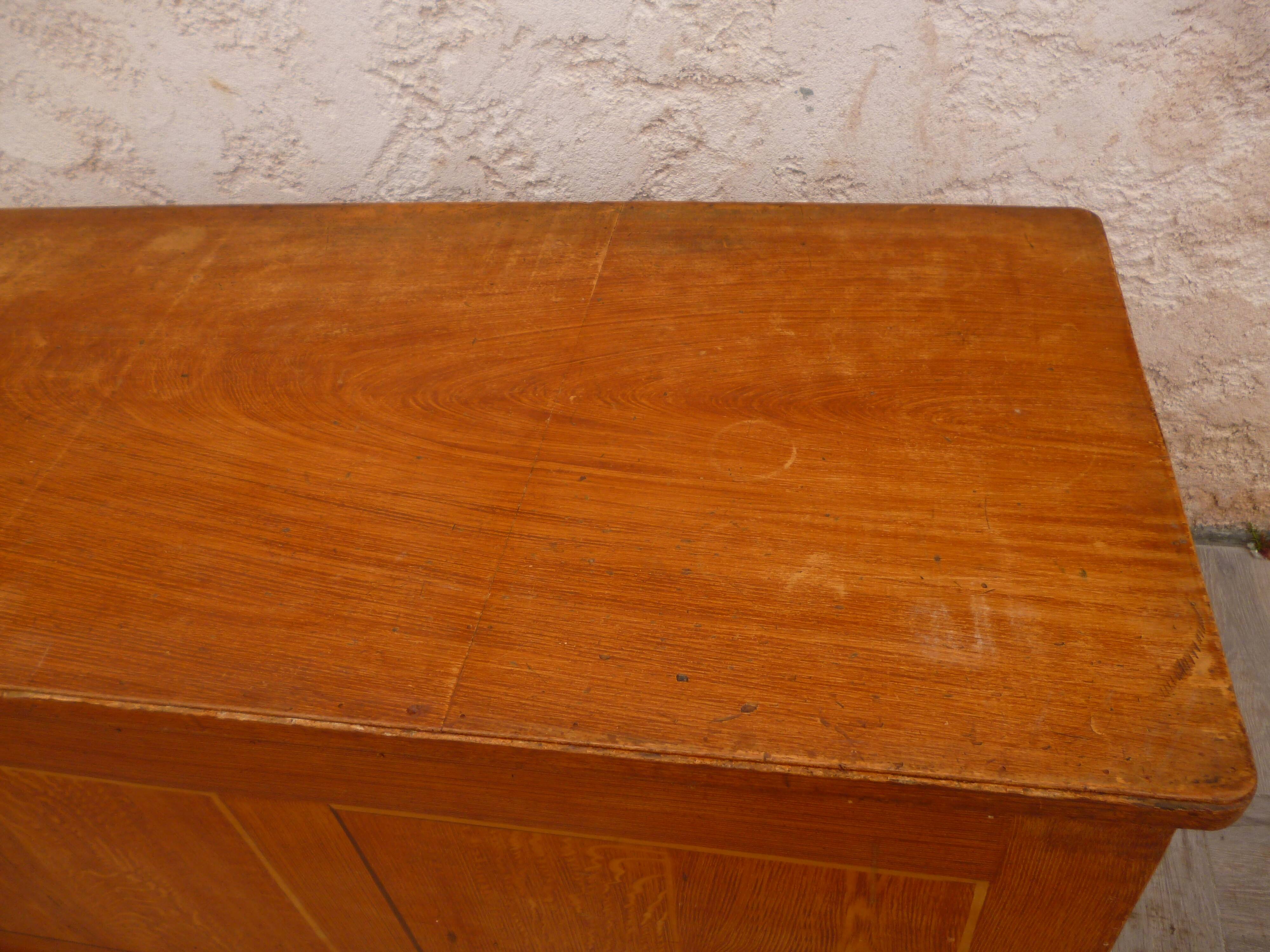 Trompe l'oeil painted store counter pitchpin style