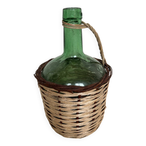 Damme jeanne entourée