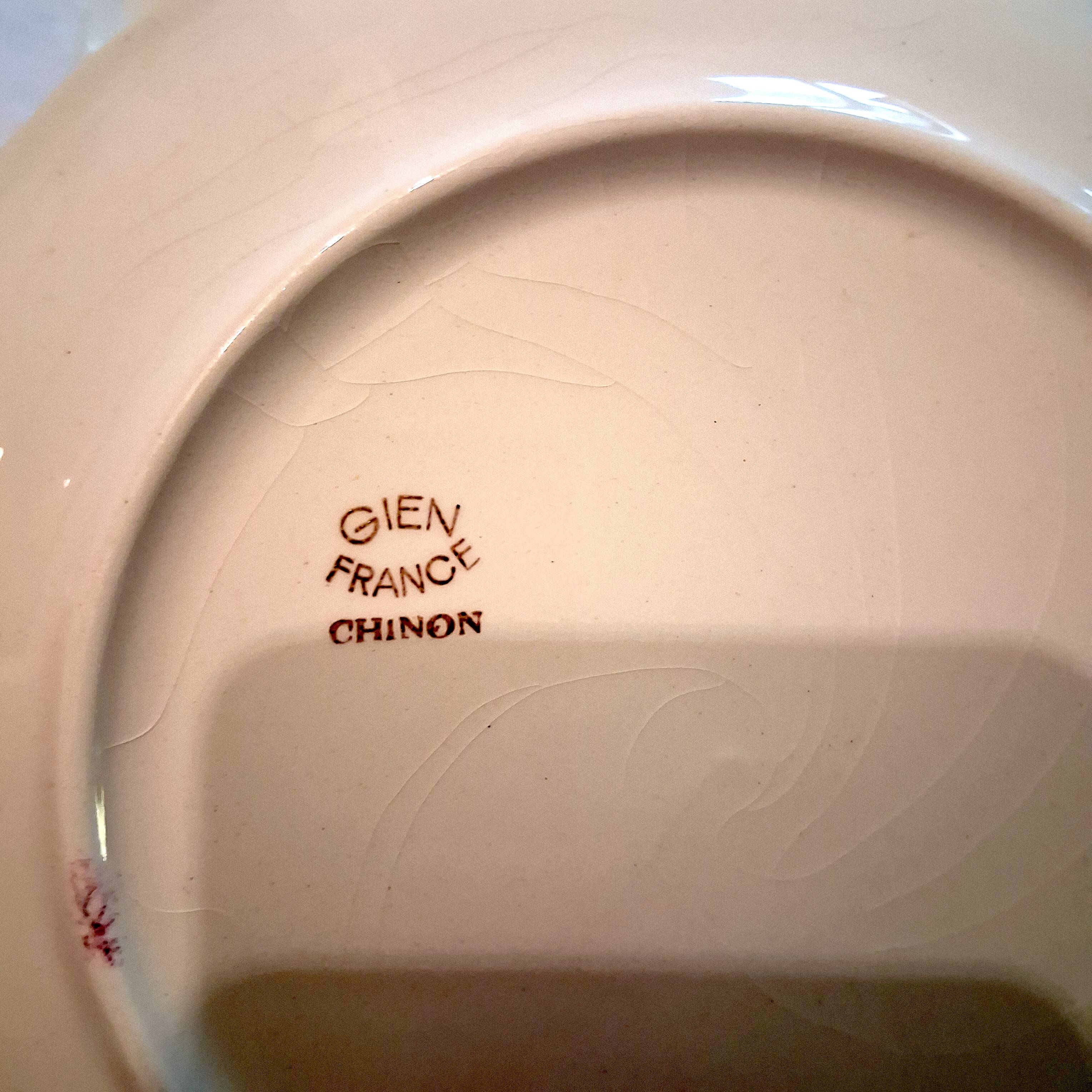 6 dessert plates from Gien model "Chinon" in very good condition.
