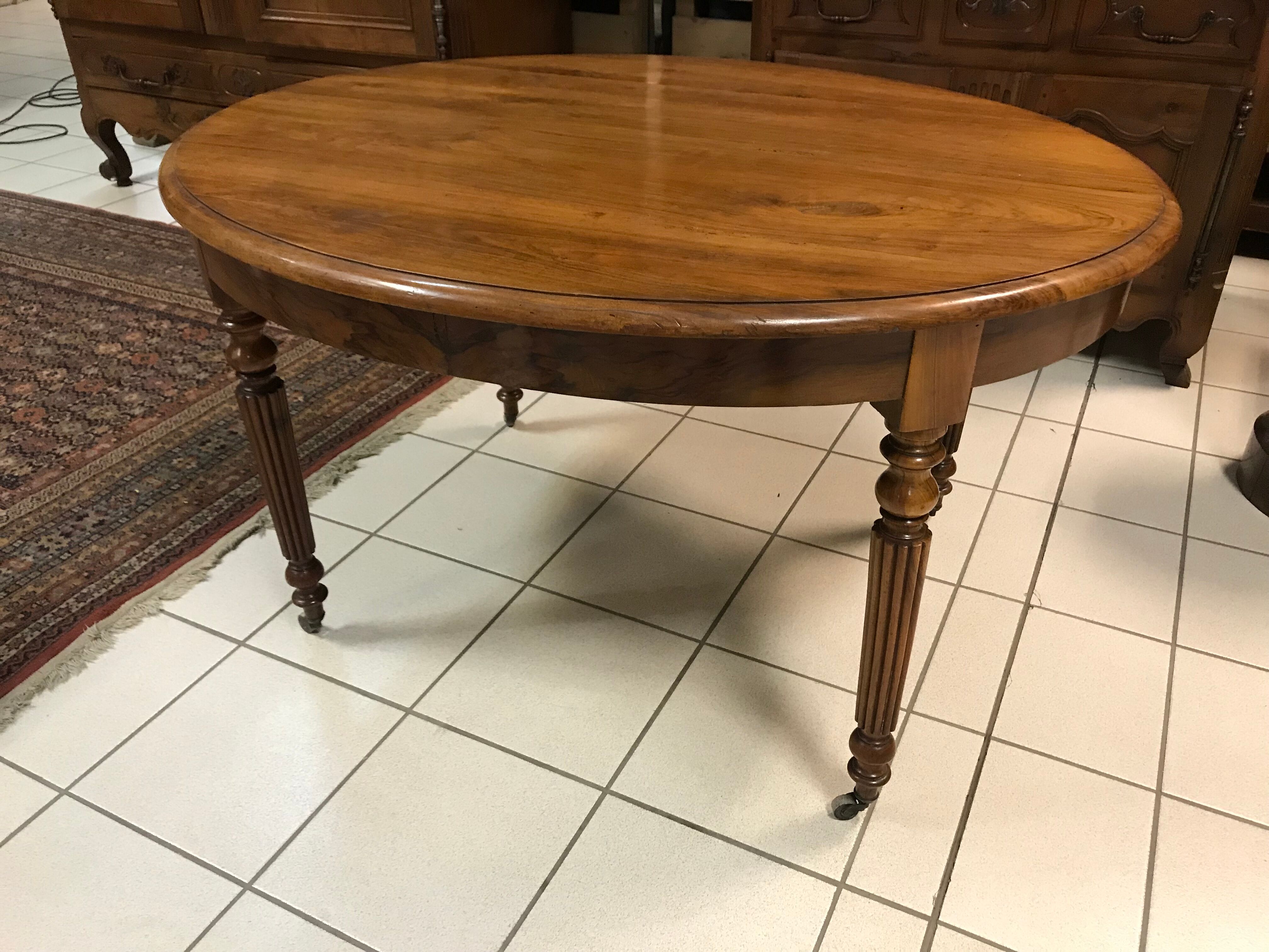 Table Louis Philippe old walnut oval