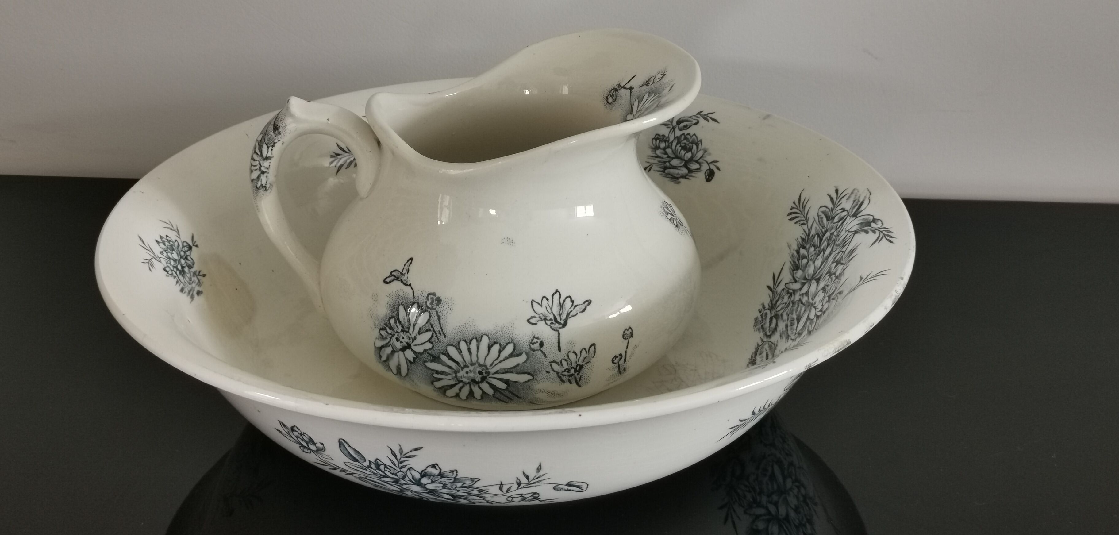 Broc and washbasin Iron Earth earthenware Givors