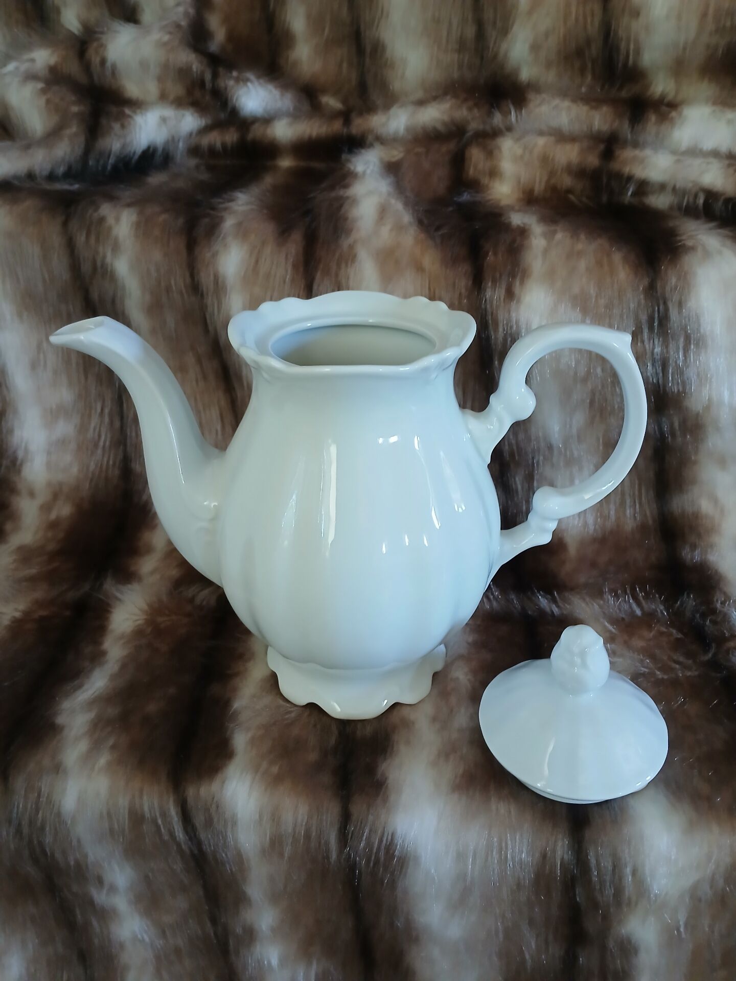 Coffee pot + porcelain milk jug