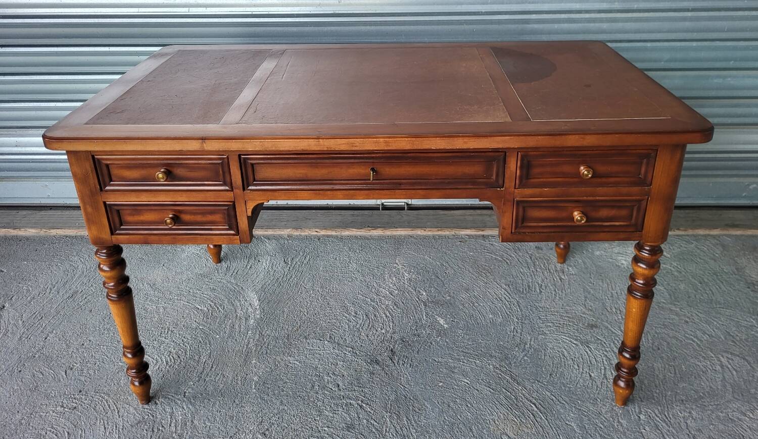 Louis Philippe style center-middle minister's desk in wood and leather