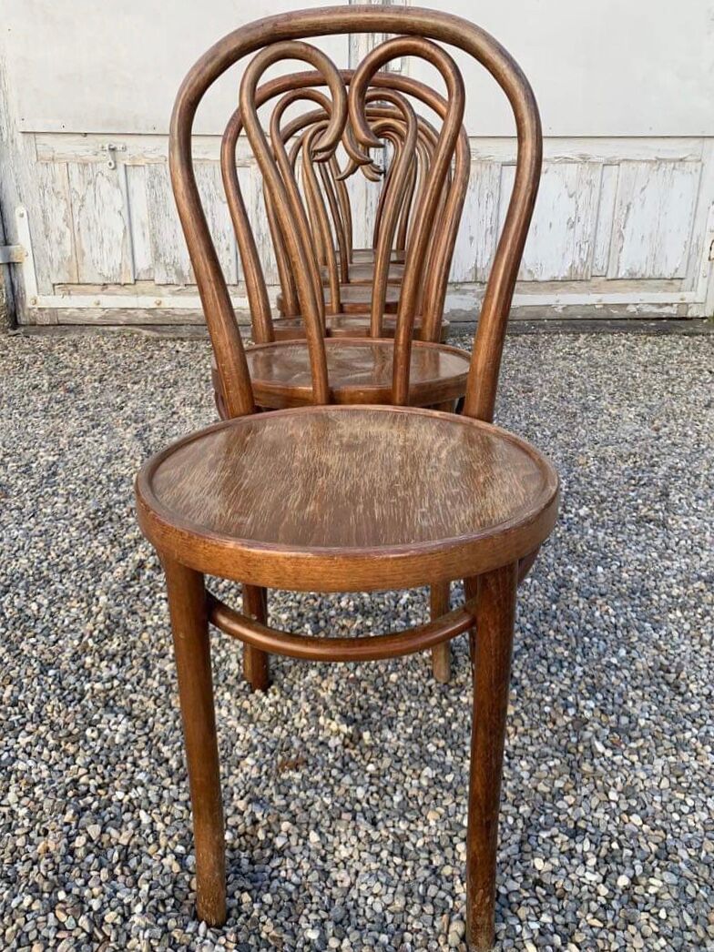 Lot Series of 6 art nouveau bentwood bistro chairs