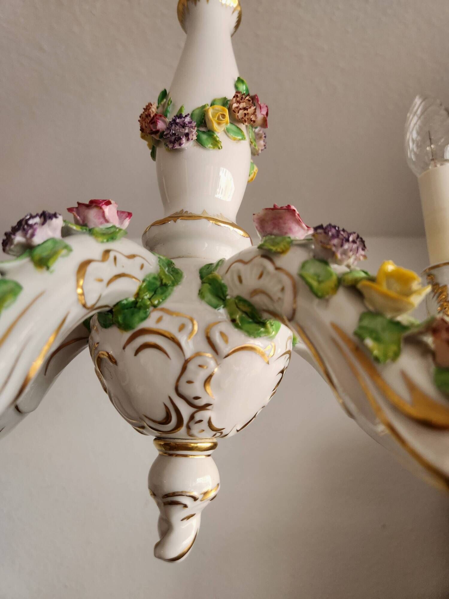 Handgeformt vergoldet vintage Porzellan Kronleuchter Capodimonte 1960er