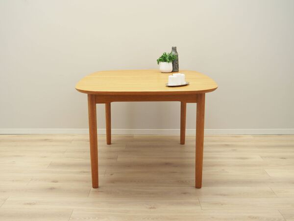 Table en frêne, design danois, années 1960, designer : Gunnar Falsig, fabricant : Holstebro Möbelfabrik
