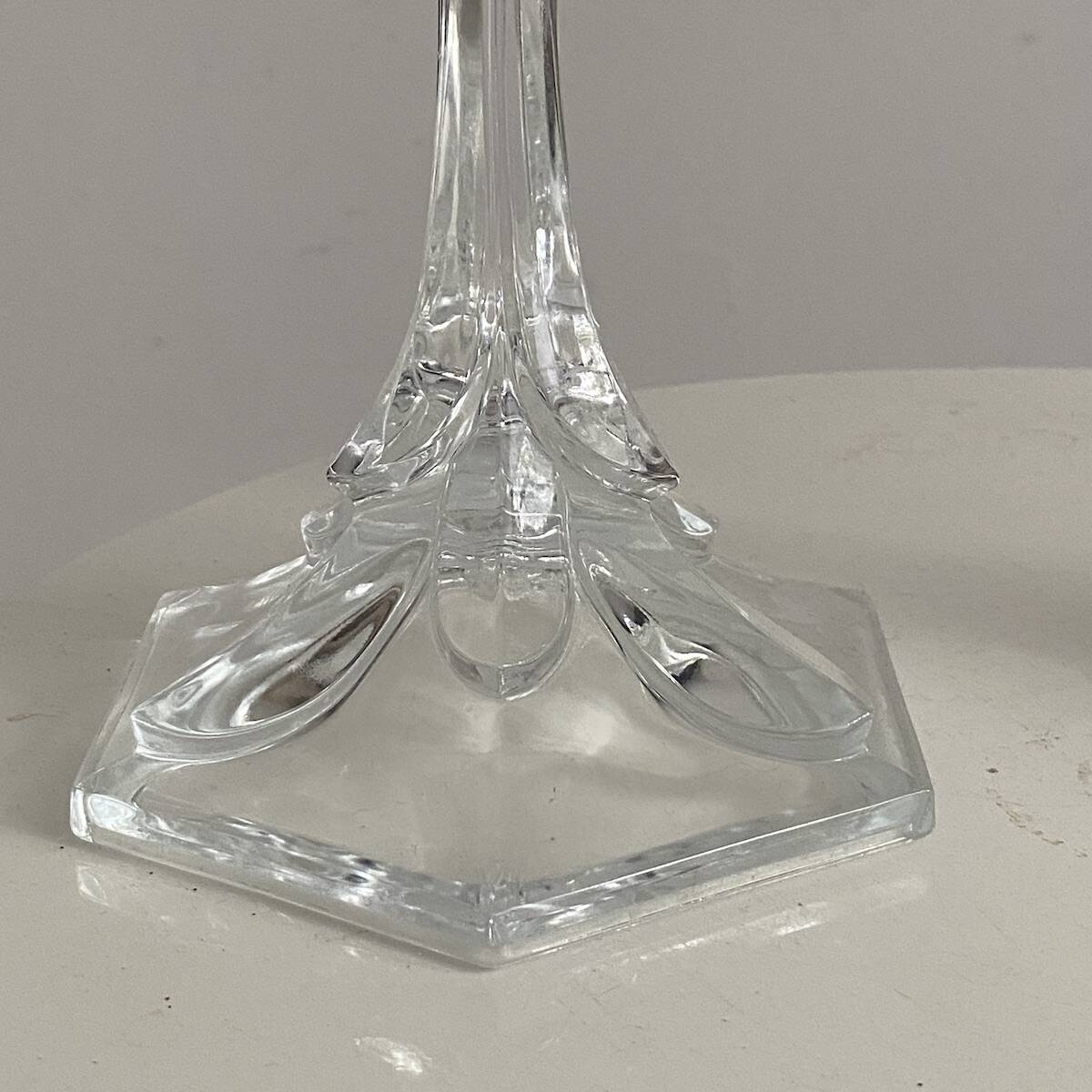 Paire de bougeoirs à trois branches en cristal d'Arques