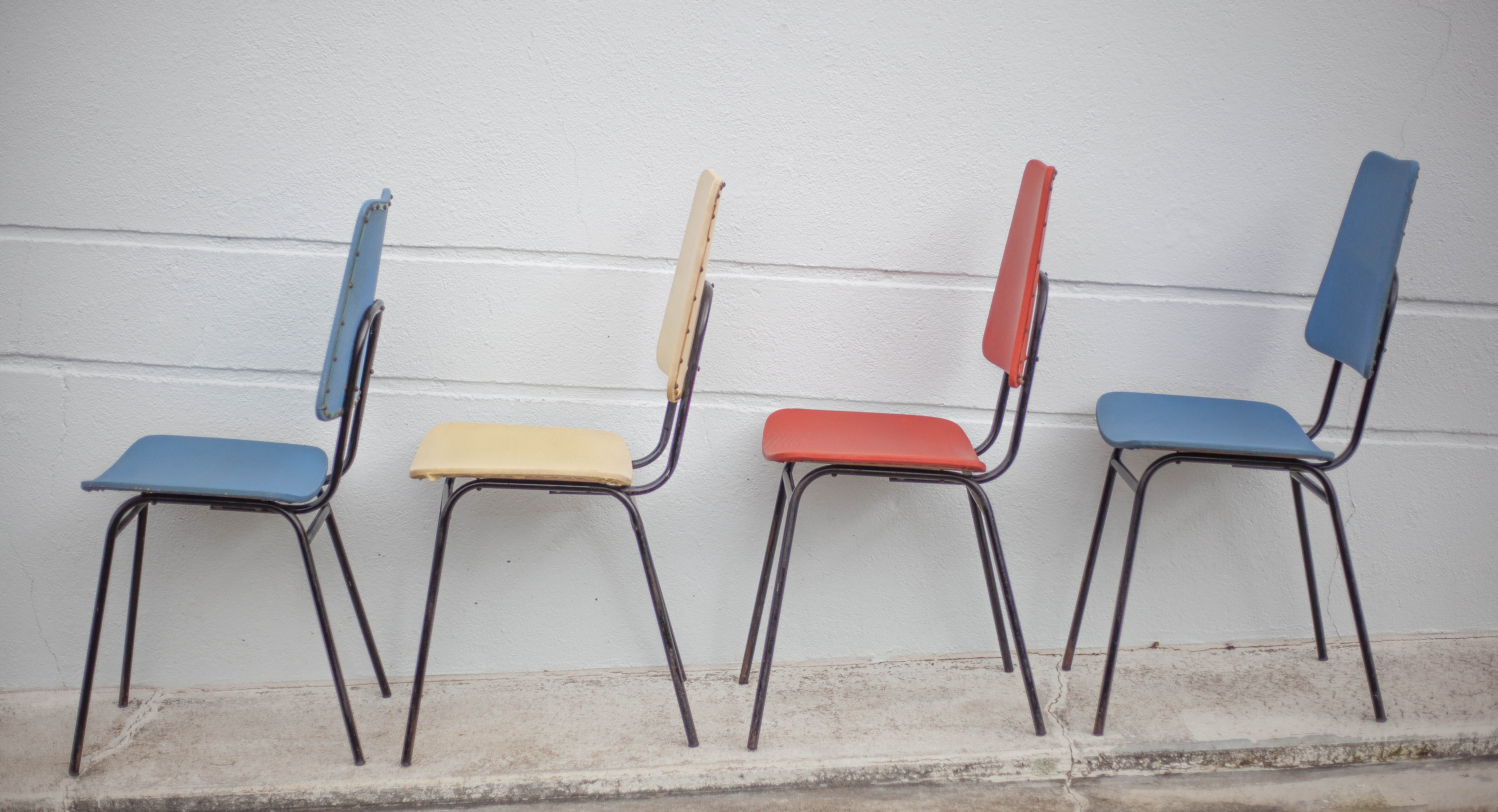 Set of 4 vintage chairs in metal and vinyl