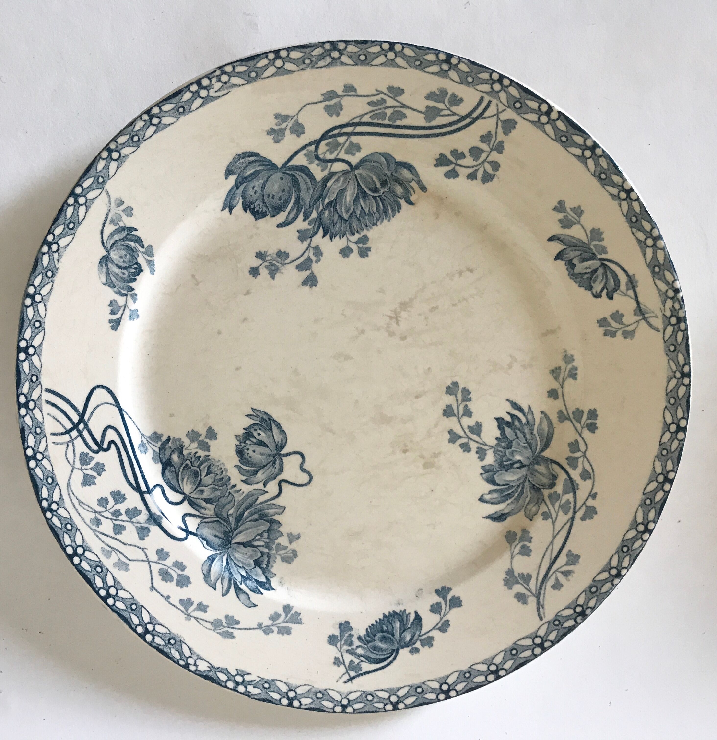 8 assiettes terre de fer Sarreguemines  Royal U&C décor