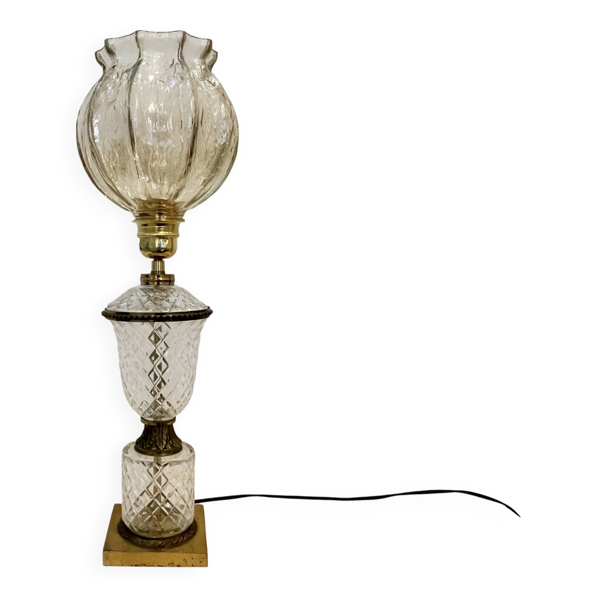 Large Albret crystal lamp in brass and neoclassical opaline glass globe