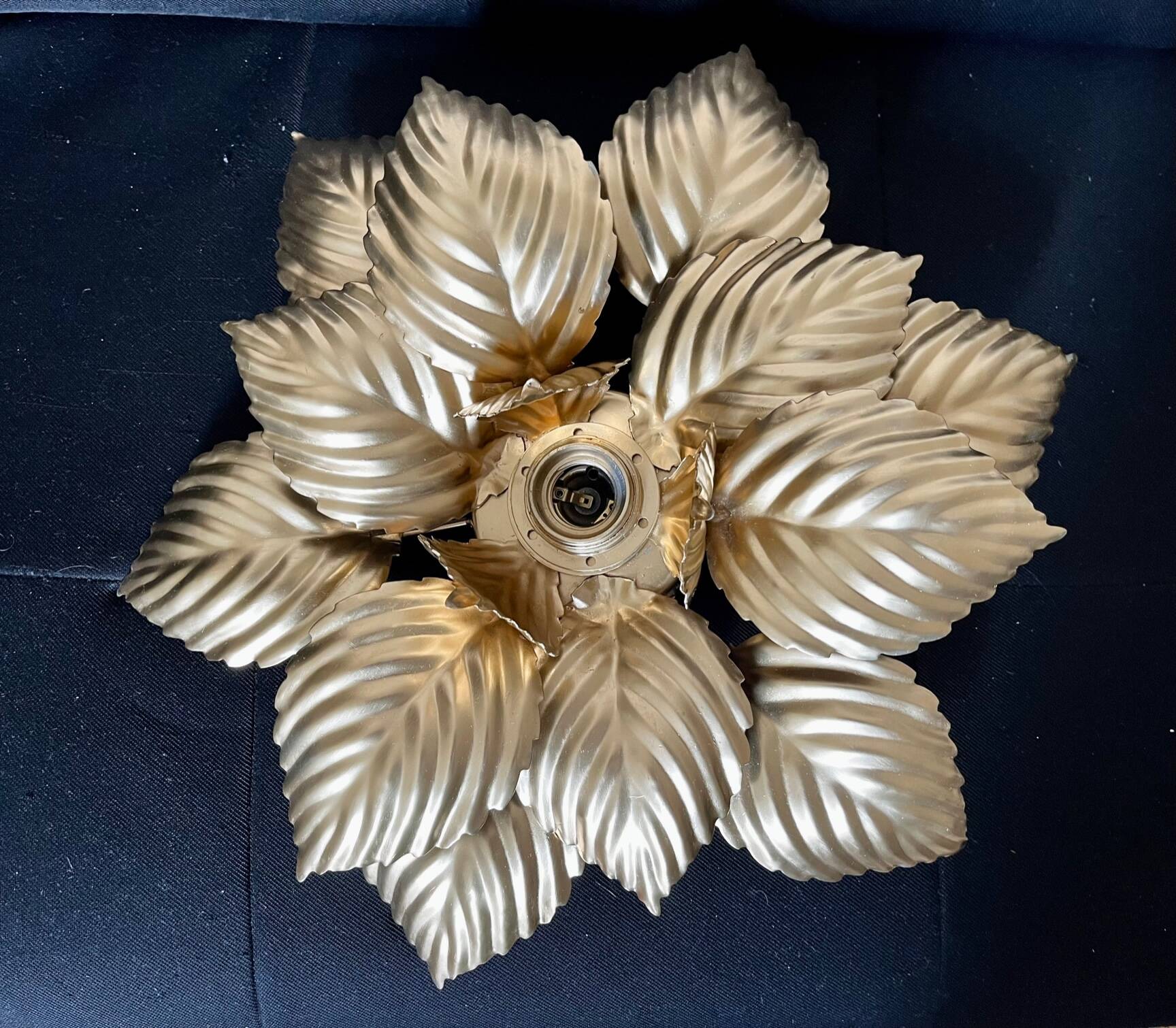 Golden flower wall lamp