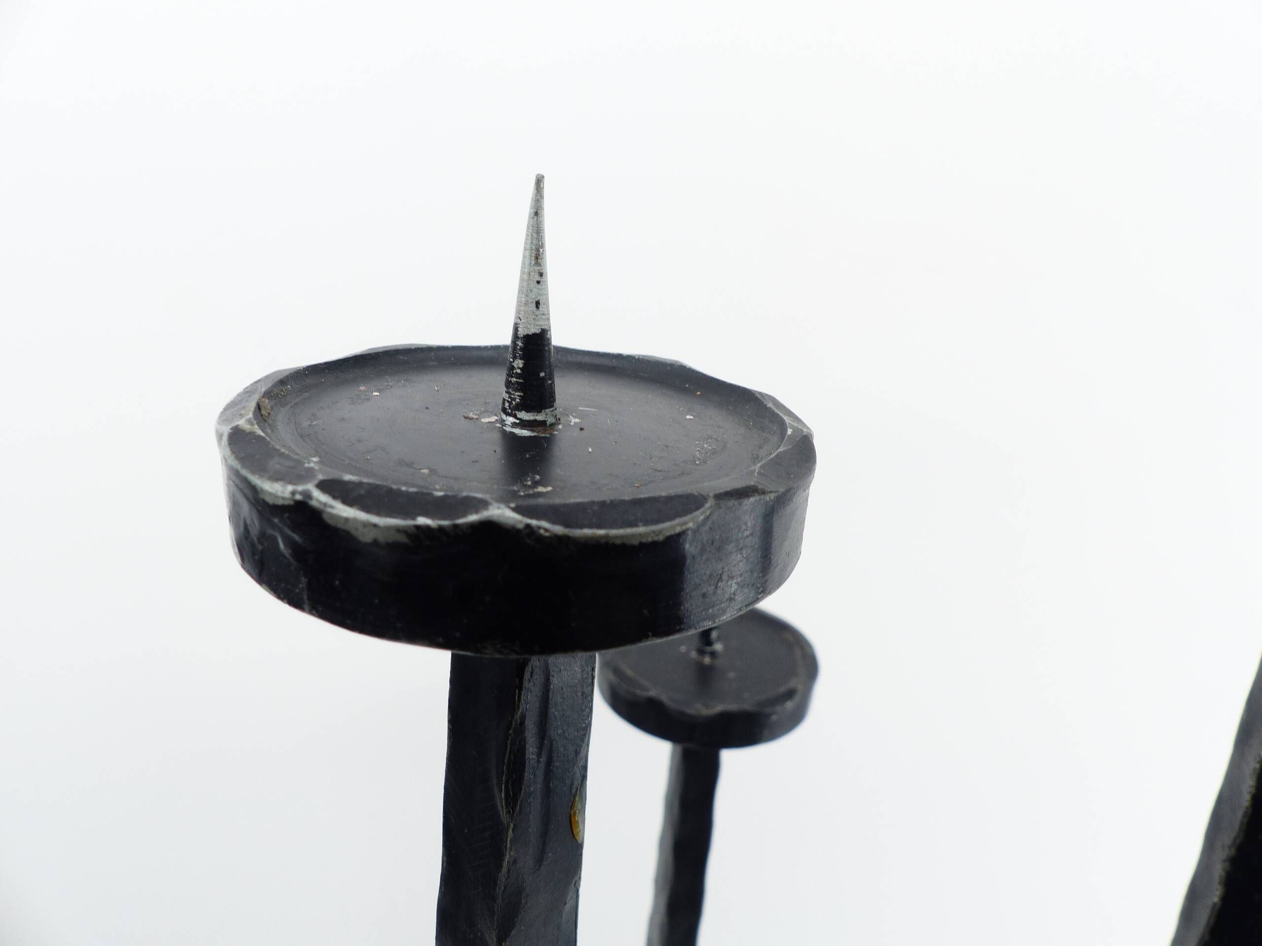 Large brutalist tripod chandelier in hammered wrought iron – Europe, circa 196
