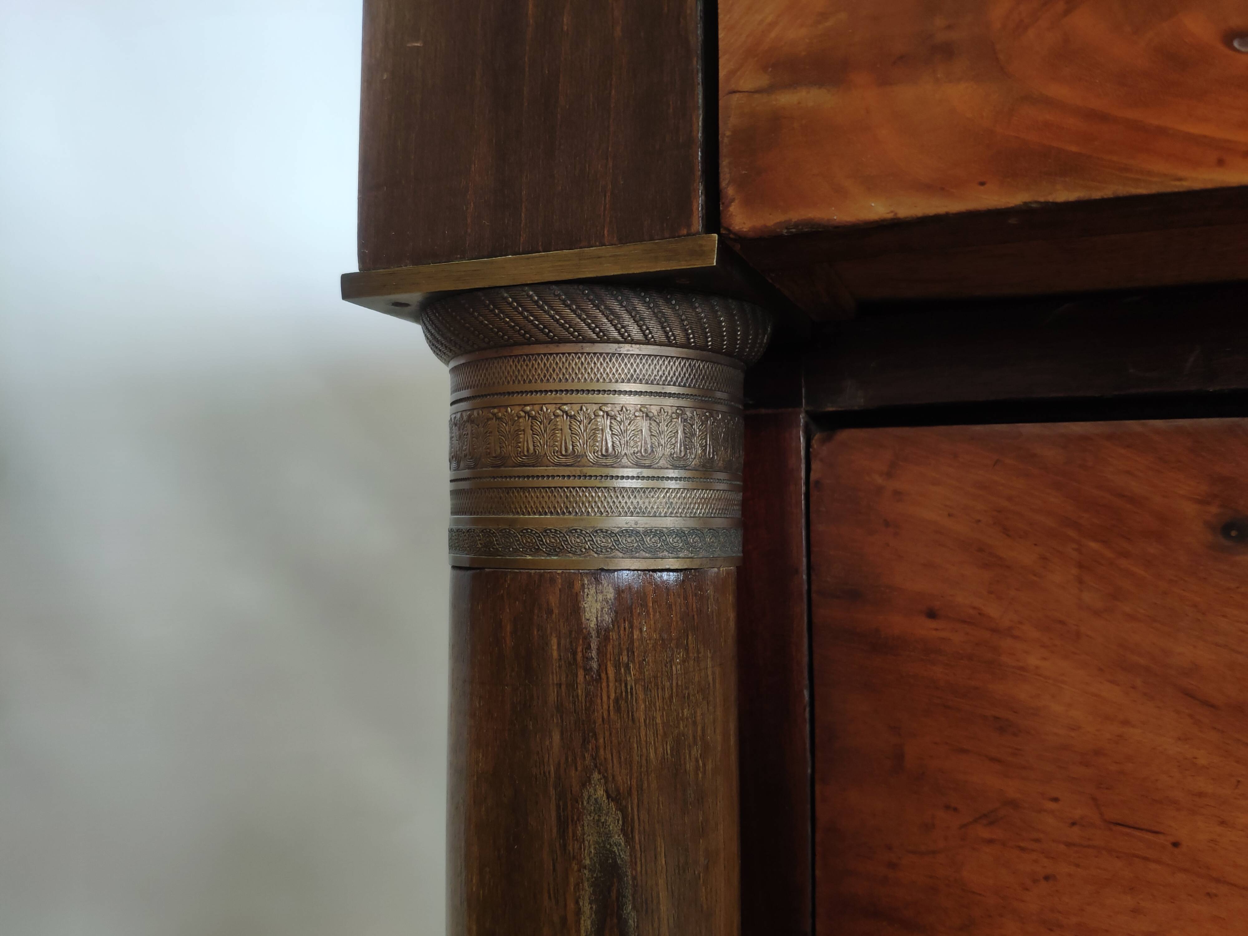 Commode empire à colonnes