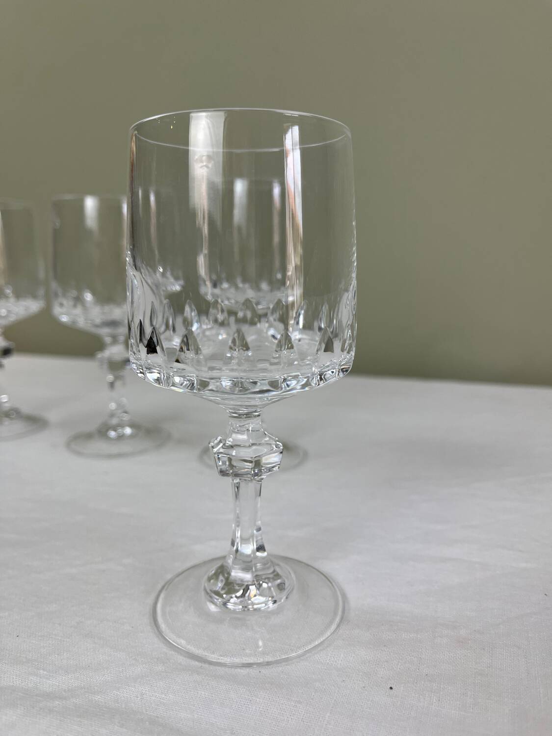 4 crystal glasses