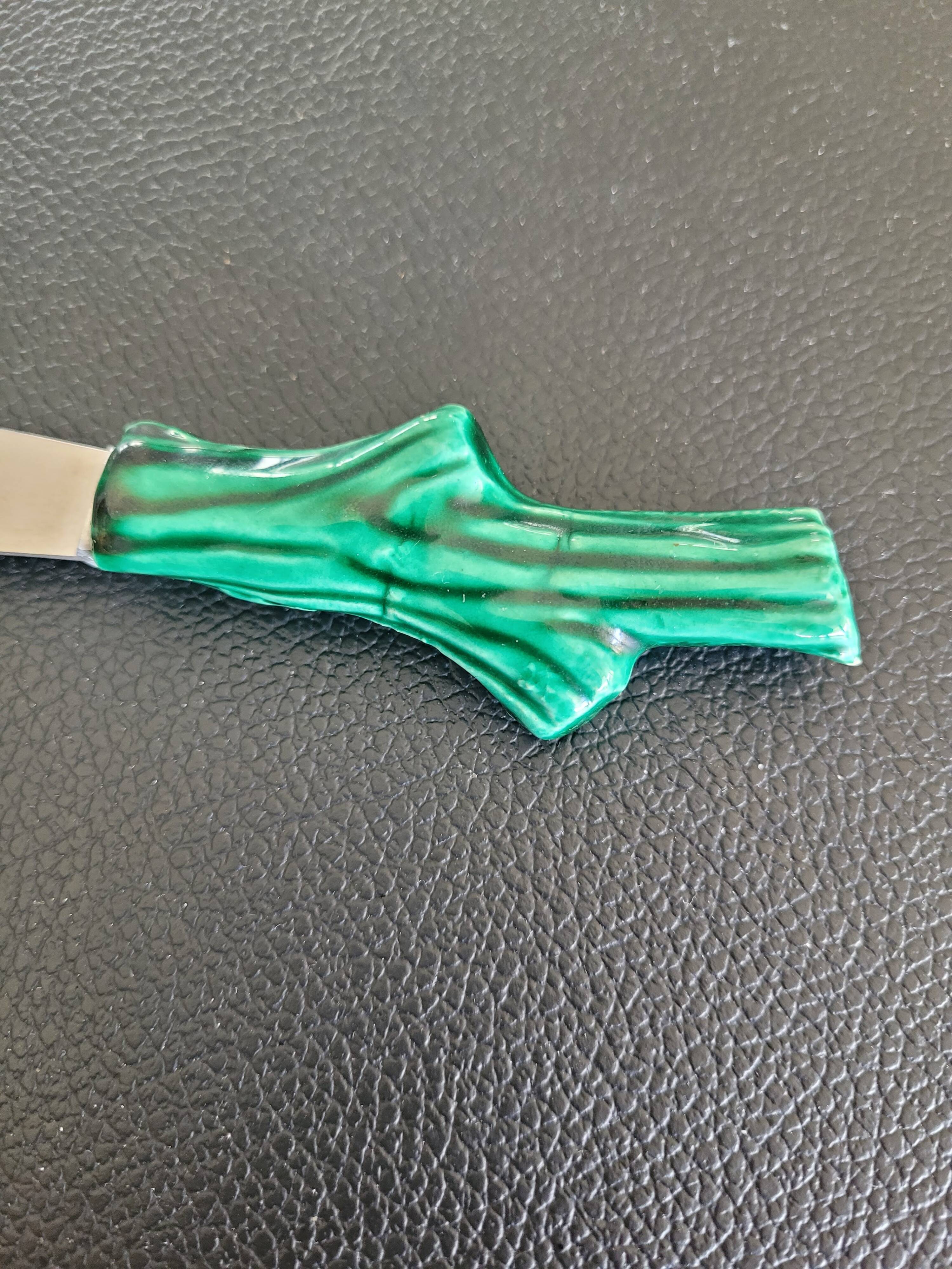 Cheese knife in barbotine