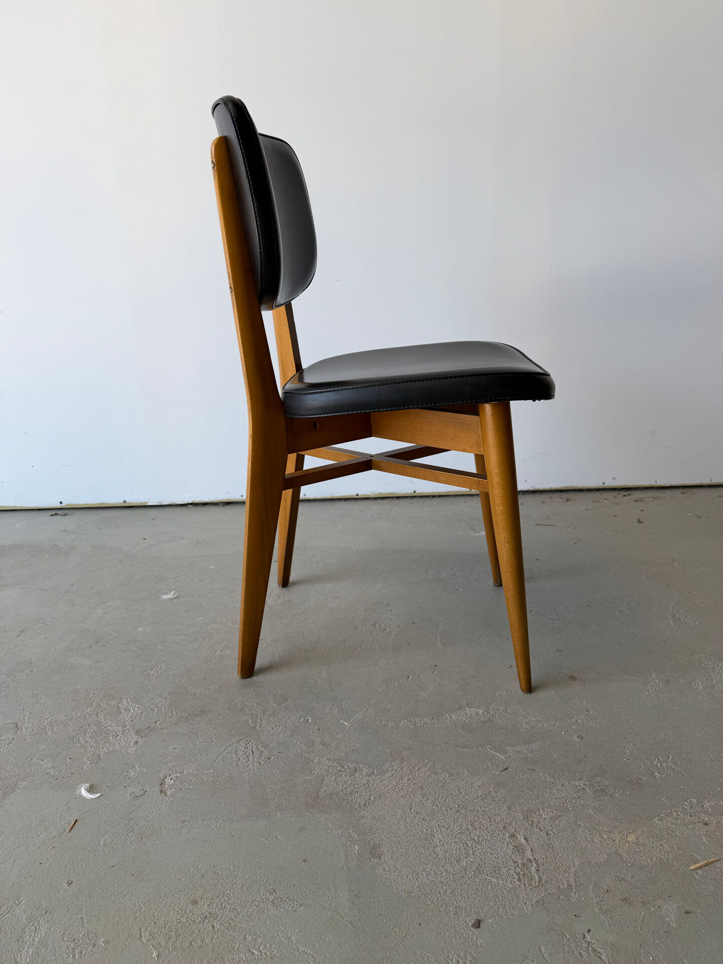 Set of 6 Scandinavian design chairs in solid beech and black Skai.