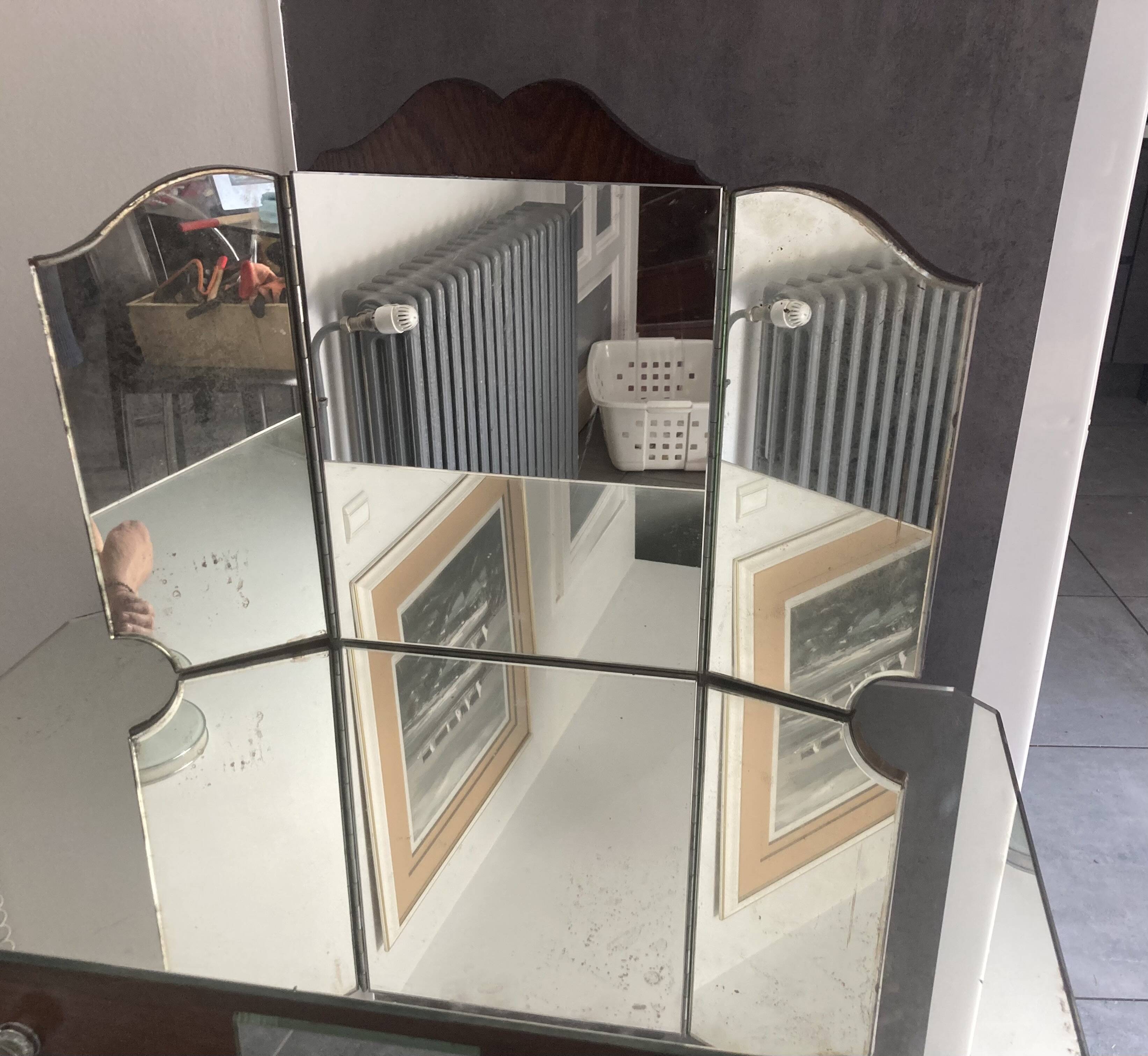 small "Art DECO" dressing table in excellent condition
