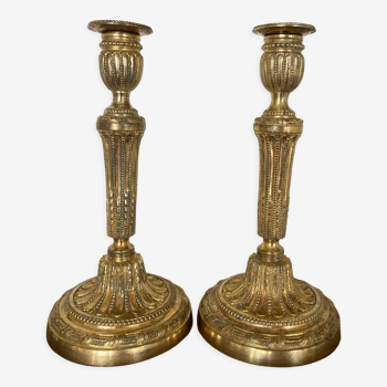 Paire de bougeoirs flambeaux Louis XVI en bronze doré
